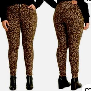 Levi’s 720 high rise size 16 Leopard Print Skinny Pants